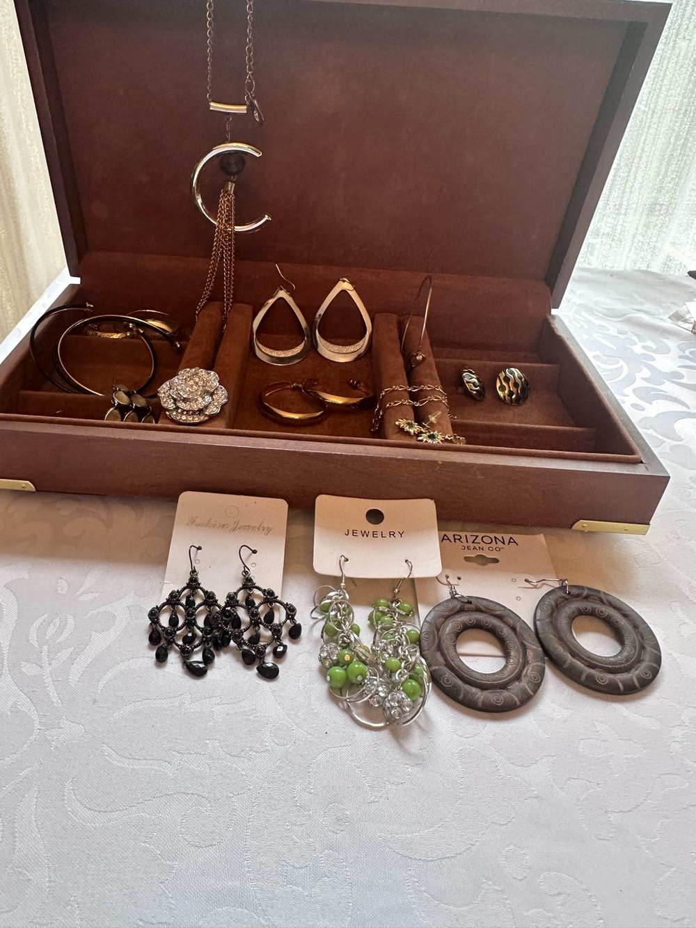Wood Jewellery Box, assorted Jewellery: 10 earring pairs, necklace ring bracelet - Picture 6 of 11